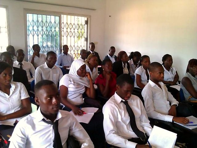 Étudiants en salle de cours
